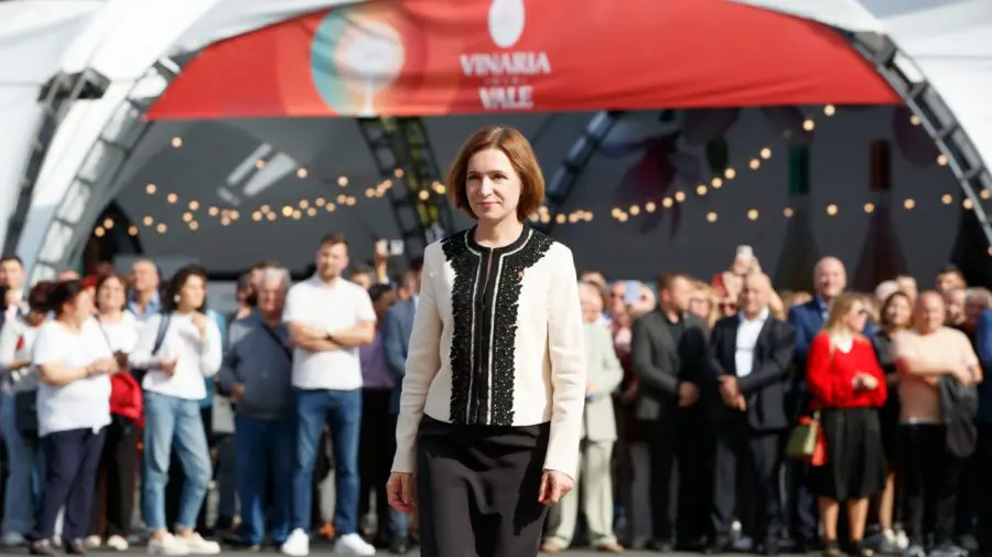 FOTO VIDEO „O criză poate fi transformată în oportunitate”. Mesajul Maiei Sandu de Ziua Vinului. A înmânat și un premiu
