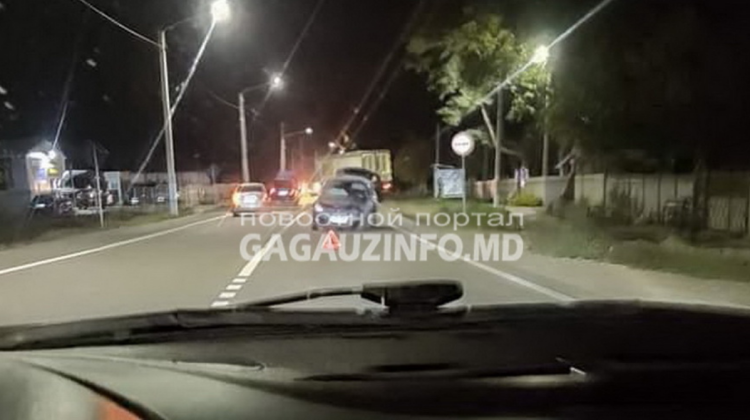VIDEO Accident la intrarea în Chirsova. Un Nissan a intrat în coliziune cu un camion