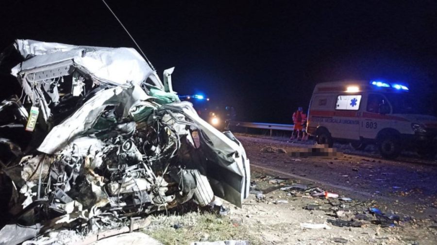 FOTO Imagini noi de la accidentul din Nisporeni! Trei echipaje de salvatori au intervenit la descarcerare