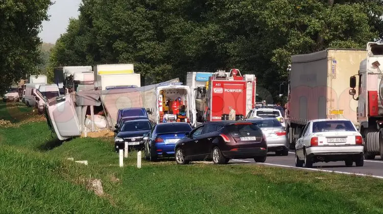 Noi detalii despre accidentul produs la Cimișlia: O Toyota s-a tamponat frontal cu un camion