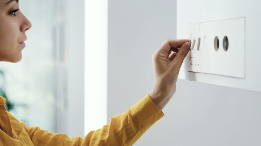 Trucuri pentru a economisi energie. Ce trebuie să facă moldovenii care au centrală în apartament