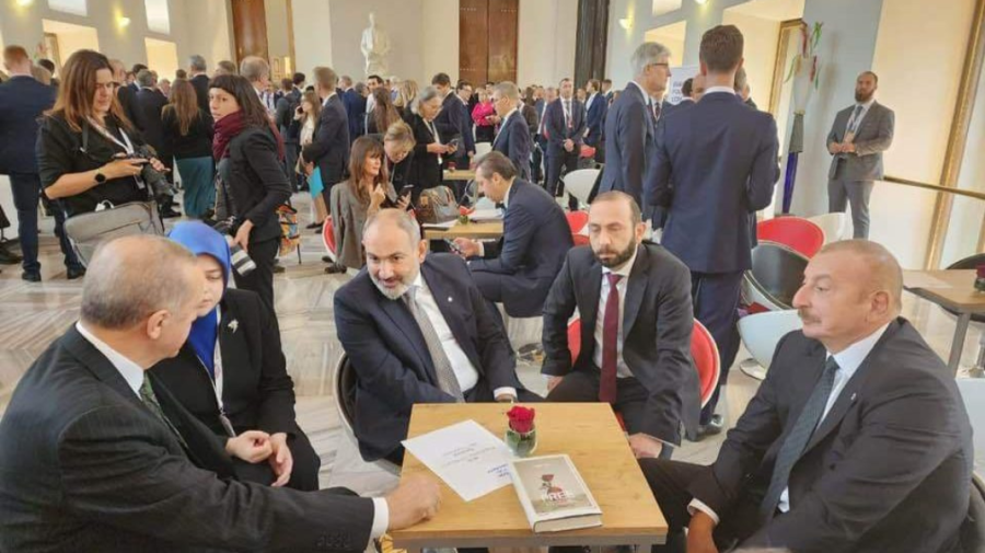 VIDEO Întâlnire istorică la Praga! Erdogan, Aliyev și Pashinyan pentru prima dată la aceeași masă