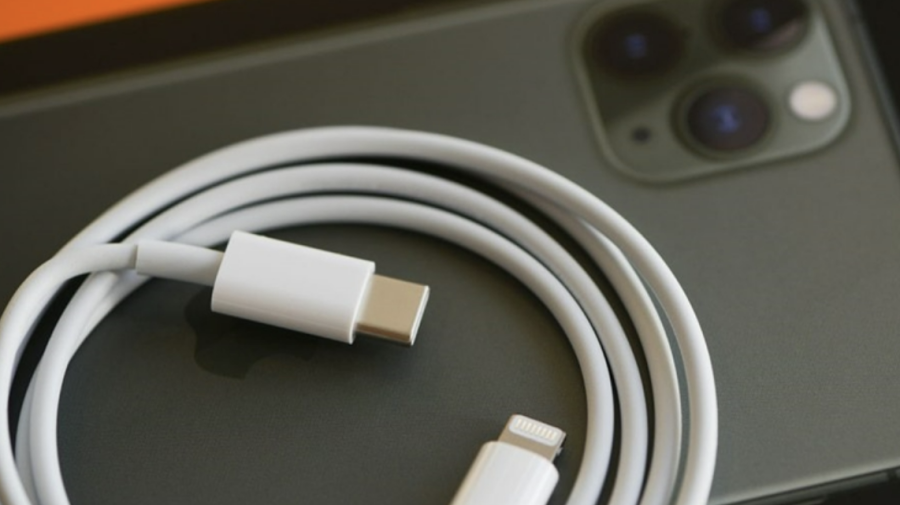 Mai simplu pentru utilizatori! Telefoanele iPhone și Android vor folosi același încărcător
