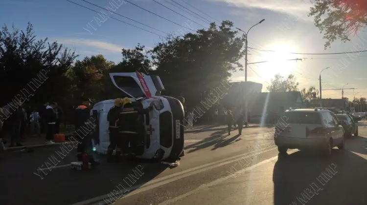 VIDEO Ți se face pielea de găină! Momentul în care ambulanța de la Tiraspol este tamponată și se răstoarnă