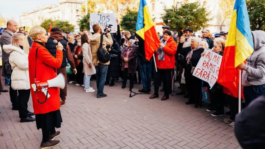 Jurnaliștii, agresați miercuri în fața Procuraturii. Îndemnul adresat de ONG-uri Poliției, Primăriei și organizatorilor