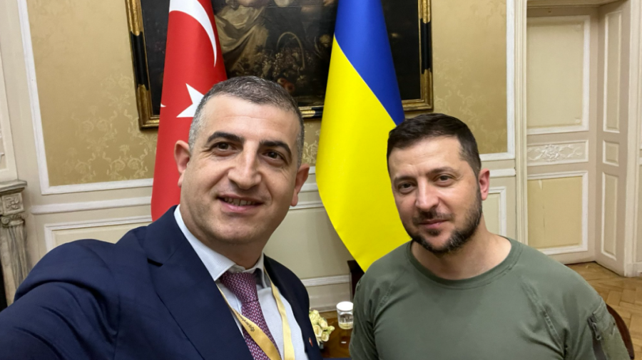 VIDEO 18+ „Căc*t”! Prankerii ruși discută cu directorul „Bayraktar” din numele lui Șmigal. SBU le-a zădărnicit planul