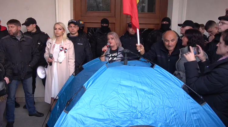 În timp ce protestatarii ȘOR și-au instalat corturile la PG, IGP dă de înțeles că le expiră timpul pentru haosul creat