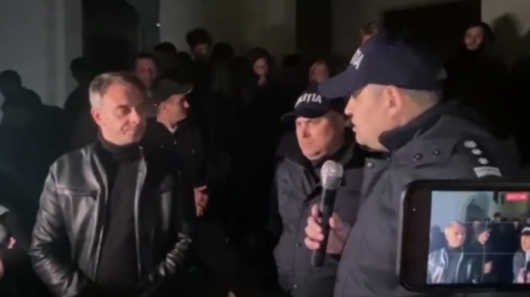 Poliția a rugat „frumos” Partidul ȘOR să facă acces în Procuratura Generală. Tauber către protestatari: „Ce spuneți?!”