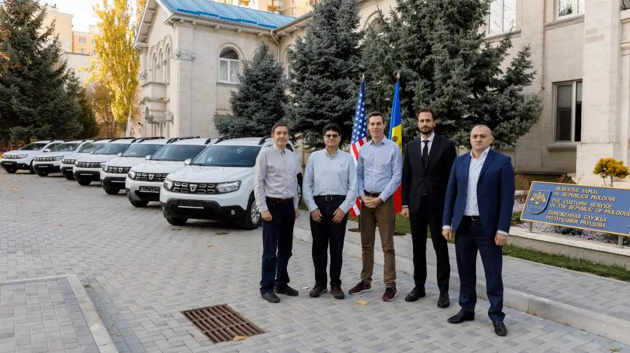 FOTO Serviciului Vamal – echipat cu șapte vehicule de teren. Din partea cui este donația