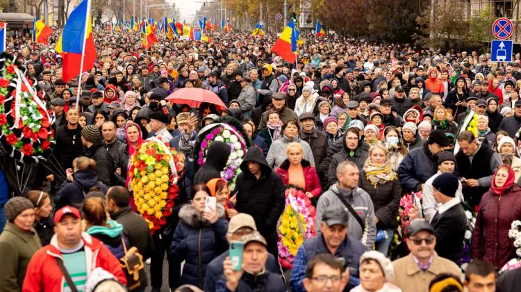FOTO Partidul ȘOR: 50 de mii de protestatari au strigat într-un glas „jos, Maia Sandu!”