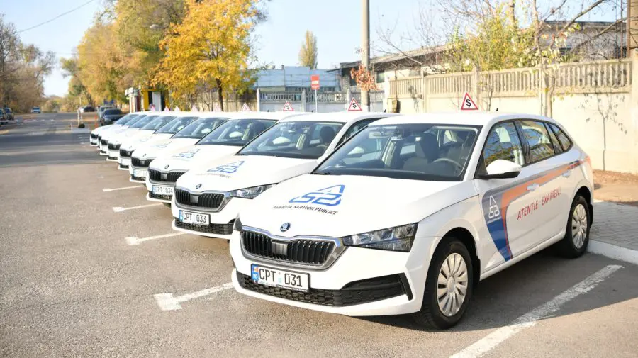 VIDEO Confortul și siguranța e la ea acasă! ASP a înzestrat cu 12 noi mașini Secția calificare a conducătorilor auto