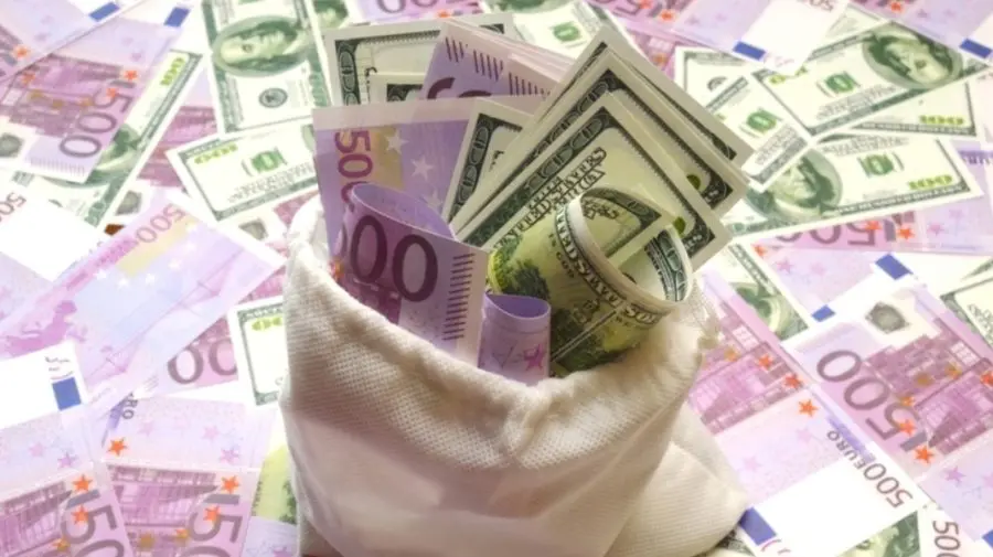 CURS VALUTAR 18 noiembrie: Dolarul își întărește pozițiile. Ce se întâmplă cu dolarul