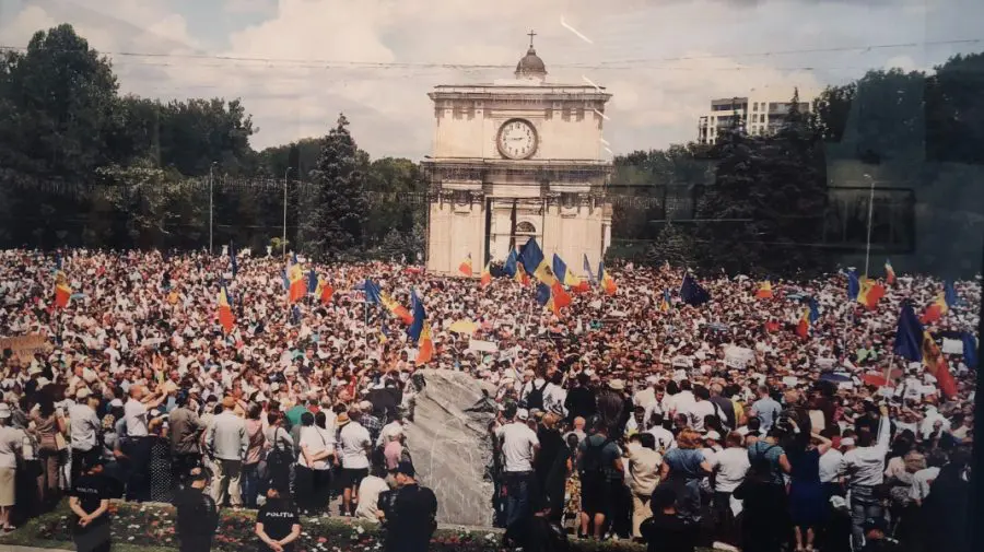 FOTO Voronin, Filat și Sandu: Parcursul european al Republicii Moldova, ilustrat în fotografii la Bruxelles