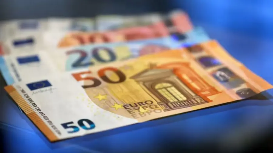 CURS VALUTAR 17 noiembrie: Leul nu cedează! Cât valorează azi moneda europeană