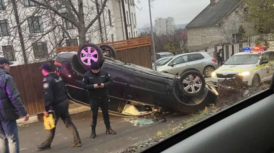 VIDEO Accident grav la Malina Mică: O mașină a derapat și s-a inversat