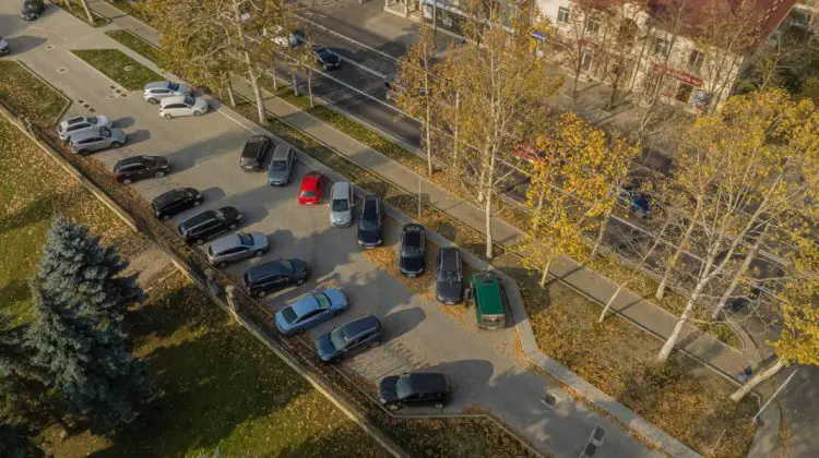 FOTO În rând cu lumea! În sectorul Buiucani al Capitalei a apărut o parcare nouă și modernă