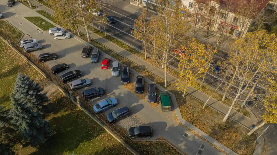 FOTO În rând cu lumea! În sectorul Buiucani al Capitalei a apărut o parcare nouă și modernă