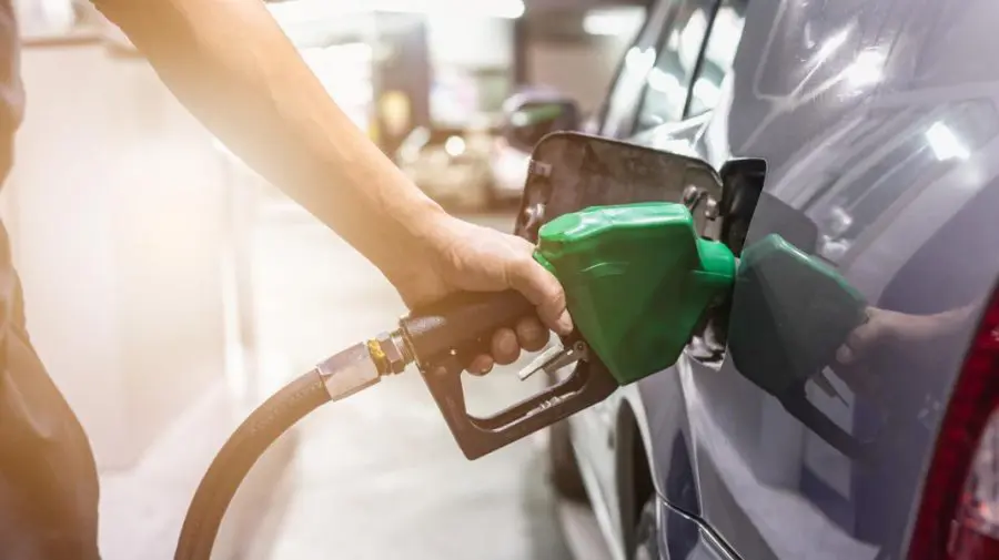 Benzina și motorina ajung la același preț! Cât vor scoate din buzunar șoferii azi