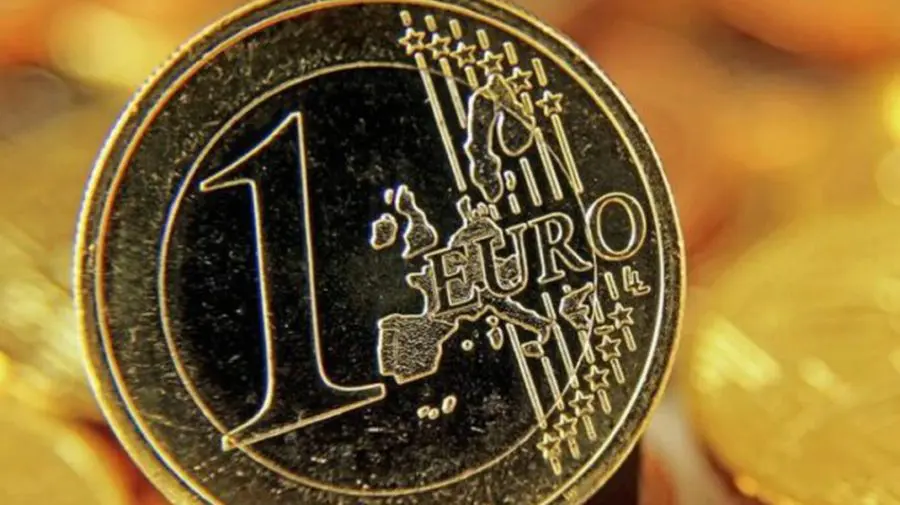 CURS VALUTAR 25 noiembrie: După luni de rătăcire, euro prinde puteri! Moneda europeană depășește pragul de 20 de lei