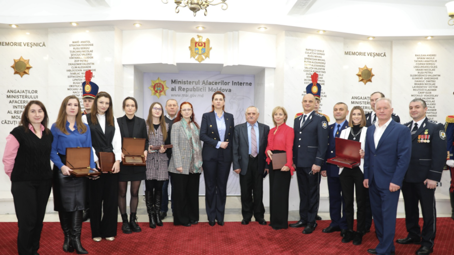 FOTO Ana Revenco a decorat patru angajați ai MAI cu distincții și grade speciale