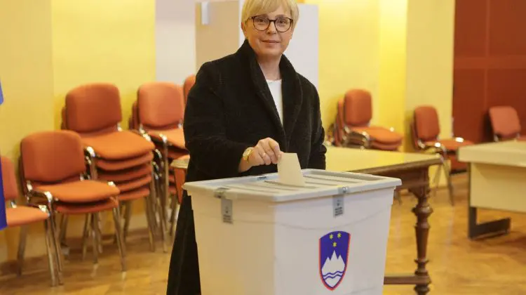 Prima femeie șef de stat în Slovenia: Fosta avocată a Melaniei Trump a câştigat alegerile prezidenţiale