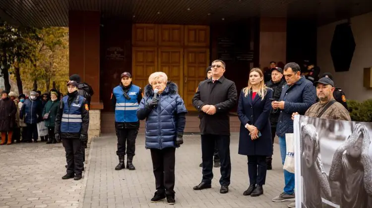 Partidul „ȘOR” a organizat un flashmob: Procuratura Anticorupție e surdă, oarbă și mută