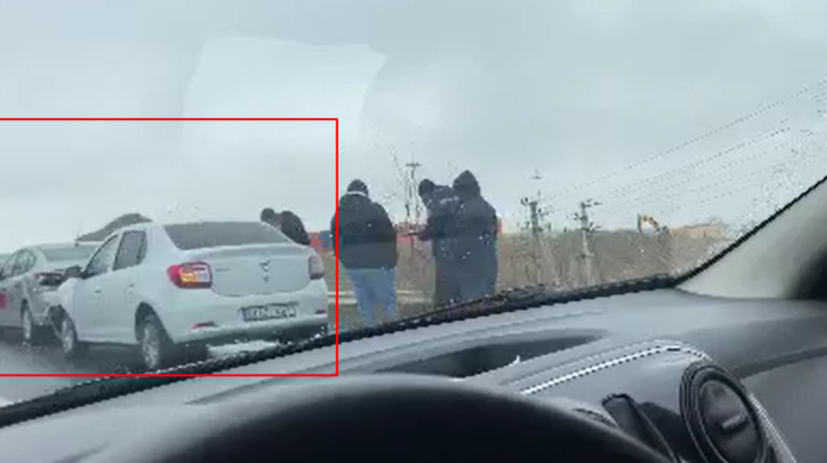 VIDEO Condițiile meteo le-au dat bătăi de cap șoferilor! Trei mașini au fost avariate la ieșirea din Bălți