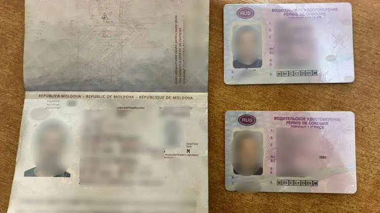 Doi bărbați au fost depistați la frontieră cu acte false. Unde intenționau să plece
