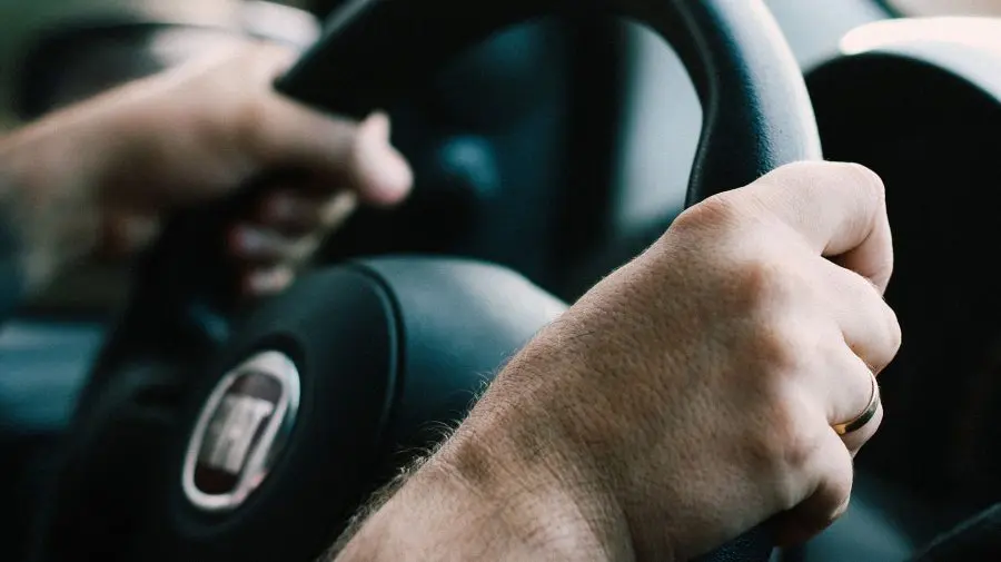 VIDEO A pornit la drum, dar a rămas fără mașină. Cazul unui tânăr din Capitală