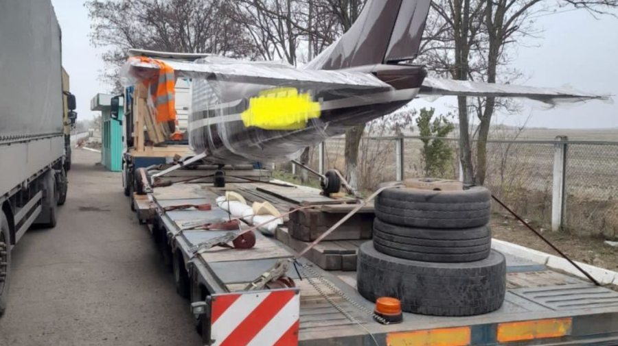FOTO Vameșii au confiscat un avion de la un ucrainean! Încerca să îl aducă în Moldova