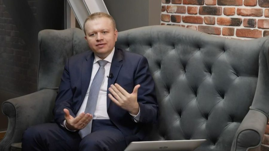 DOC Sfetnicul din umbră a noului ministru al Economie! Legile au fost modificate pe bandă rulantă