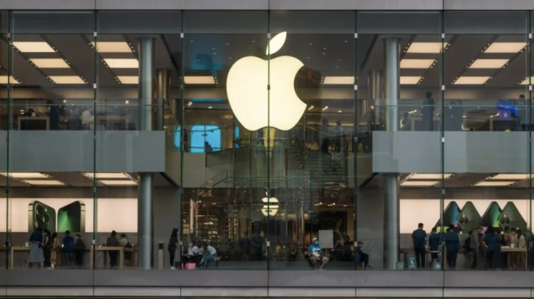 N-o să-ți vină să crezi! Fabrica de Iphone-uri din China angajează pensionari și veterani