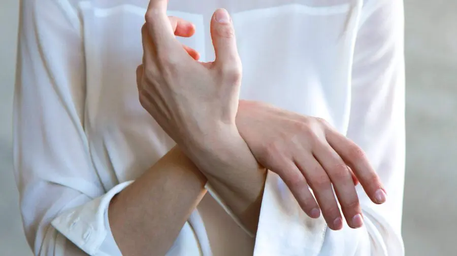 Cancerul apare mai întâi pe mâini. Primele semne care ar trebui să te îngrijoreze