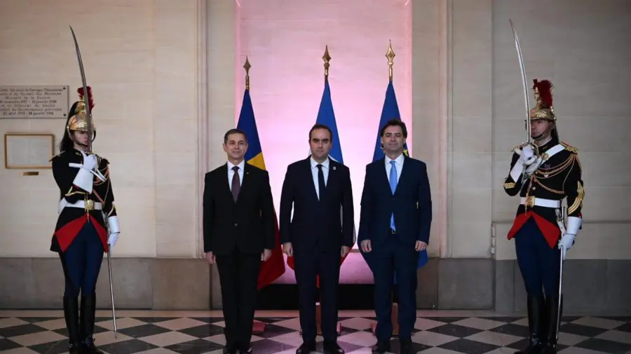 FOTO Cooperarea moldo-franceză în domeniul apărării, discutată la Paris. Nosatîi și Popescu au mers la „Forumul păcii”
