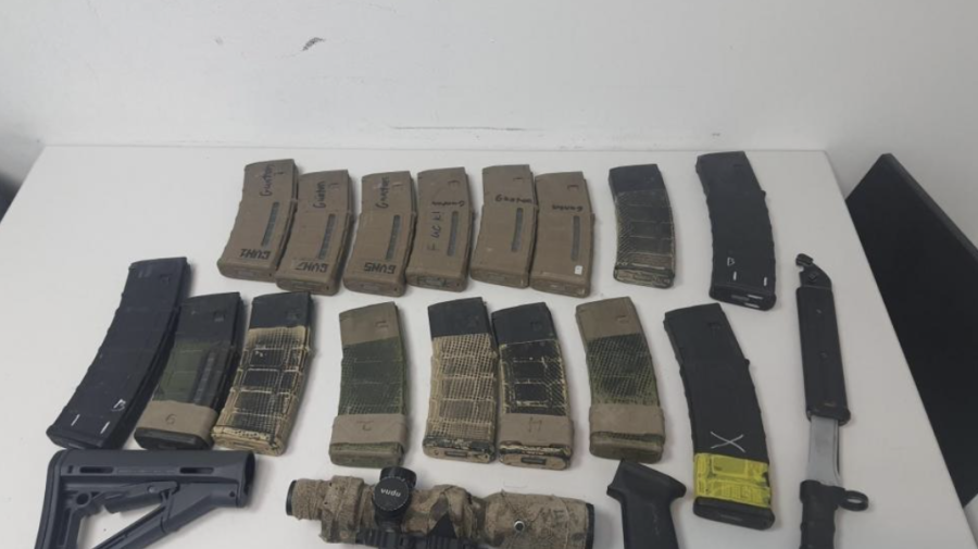FOTO Rucsac ticsit cu încărcătoare pentru arme – depistat la intrarea în Aeroport. Cui aparținea