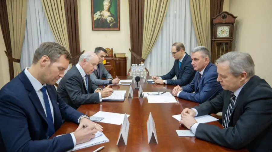 Ambasadorul SUA în Moldova s-a întâlnit cu liderul separatist de la Tiraspol, Vadim Krasnoselski. Ce au discutat