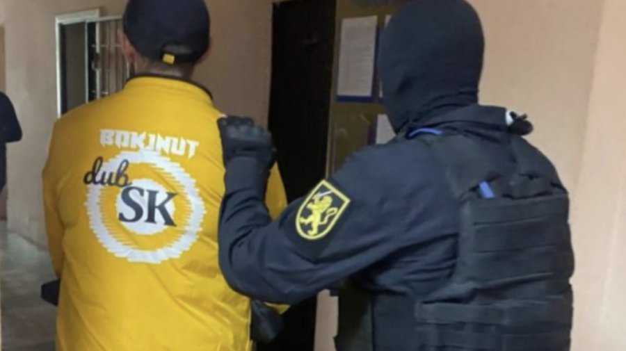 AUDIO Un individ cerea mii de euro pentru a nu publica imaginile intime ale unei femei. Detalii de la poliție