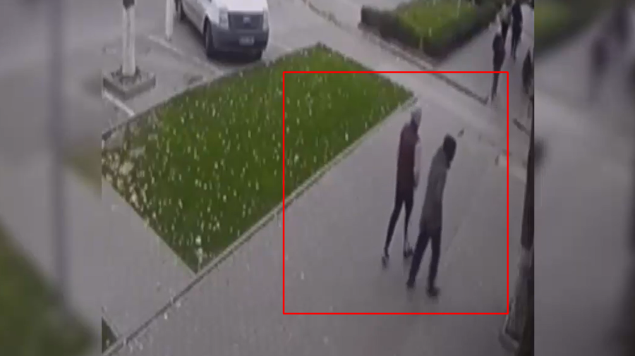 VIDEO O femeie a rămas fără bani și acte! Ea a povestit poliției cum a fost deposedată de bunuri