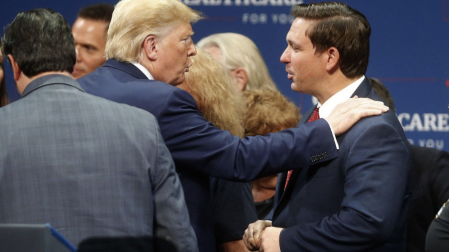 „Este lipsit de loialitate”. Donald Trump îl atacă dur pe principalul său rival republican pentru Casa Albă