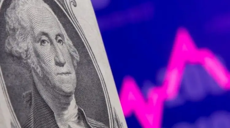 CURS VALUTAR 2 decembrie: Euro se scumpește cu 20 de bani. Cât valorează dolarul