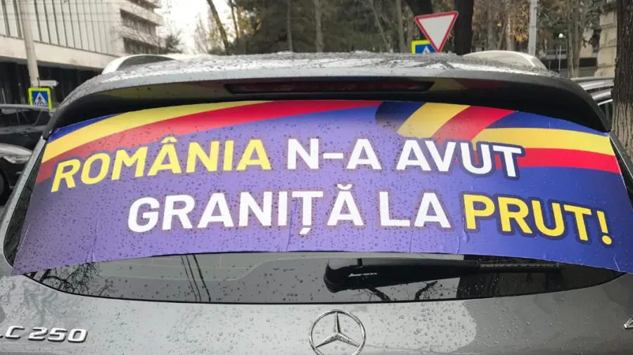 FOTO, VIDEO Abțibild inedit pe mașina lui Mihai Ghimpu