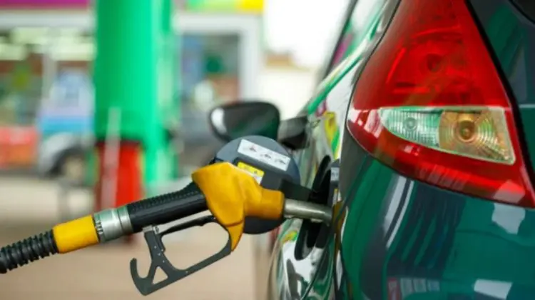 ANRE se gândește la șoferi! În weekend, motorina și benzina va fi mai ieftină
