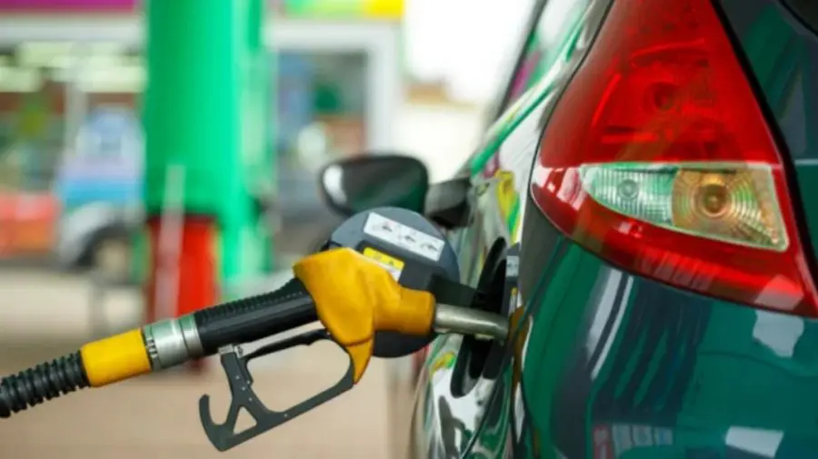 ANRE se gândește la șoferi! În weekend, motorina și benzina va fi mai ieftină