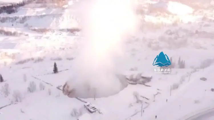 FOTO, VIDEO În Rusia s-au deschis „porțile iadului”. Autoritățile au evacuat toți localnicii din zonă