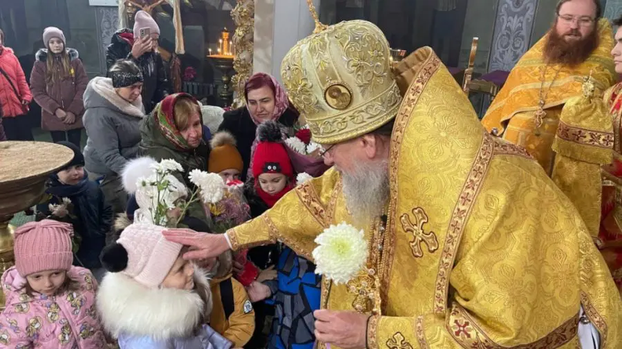 FOTO În Ucraina – sub vizorul SBU, în Moldova – oaspete. Mitropolitul de Cernăuți a oficiat o slujbă la Ungheni