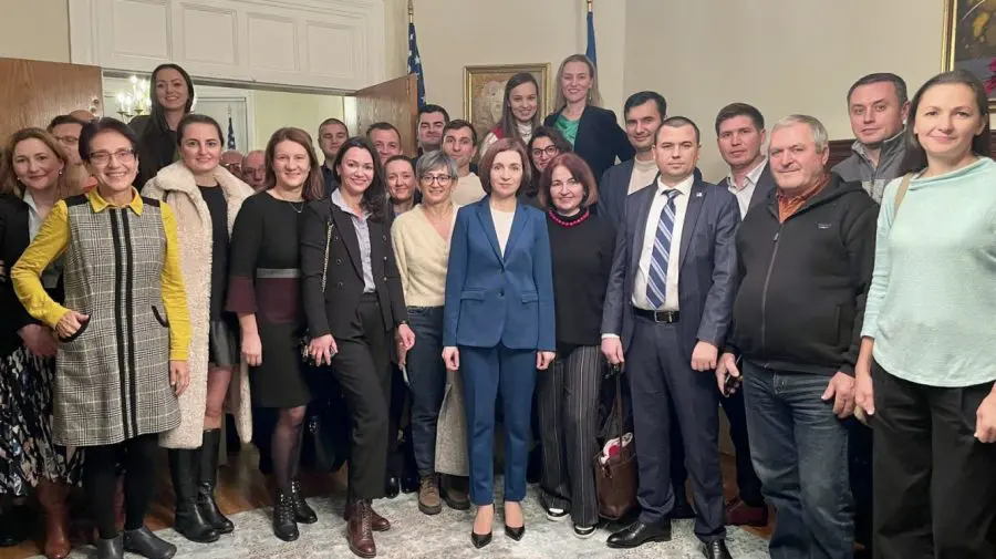 FOTO Adunați grămăjoară la întrevederea cu Maia Sandu. Diaspora din SUA a avut o întâlnire cu șefa statului