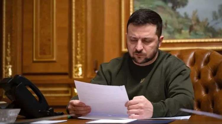 Zelenski critică plafonul UE de 60 de dolari pentru petrolul rusesc: „Nu este o decizie serioasă”