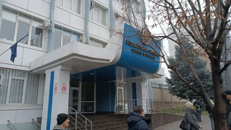 VIDEO O nouă intervenție a serviciilor specializate, în Capitală! Clădirea Judecătoriei Buiucani ar fi minată