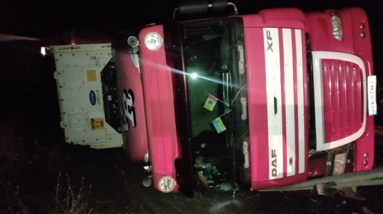 FOTO Accident de groază în Grigorievca. Un TIR cu numere ucrainești s-a inversat într-o curbă periculoasă