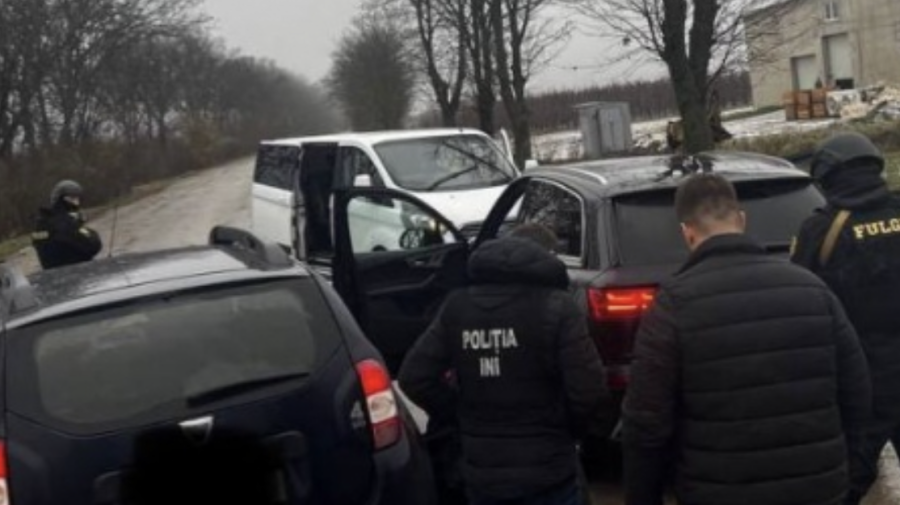 VIDEO Membrii unui grup specializat în șantaj – reținuți! Alți doi urmează să fie anunțați în căutare